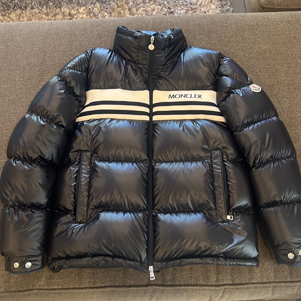Moncler men’s navy puffer jacket size 3 (large)